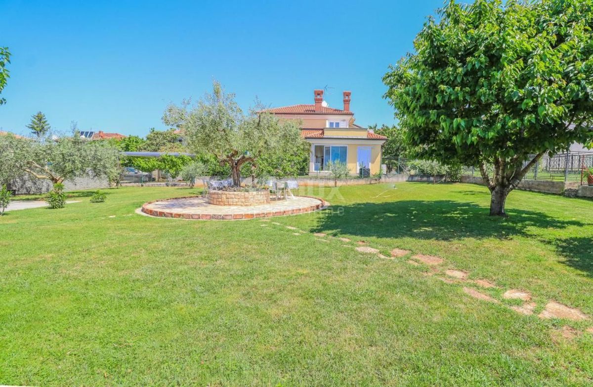 ISTRIA, UMAGO - Palazzina con piscina vicino al mare