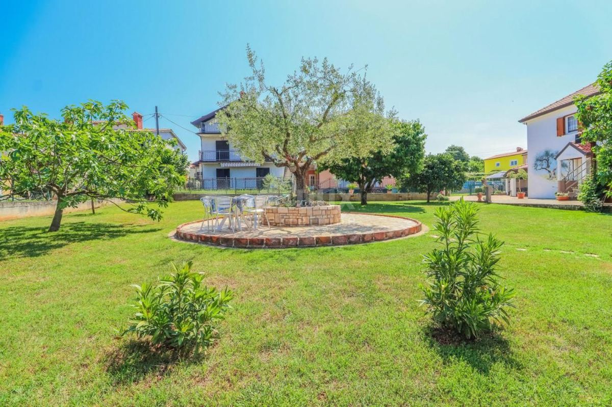 ISTRIA, UMAGO - Palazzina con piscina vicino al mare