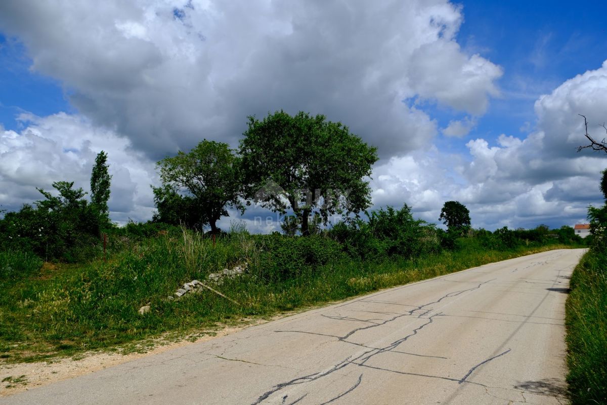 ZADAR, BENKOVAC - Terreno edificabile in un ambiente naturale 