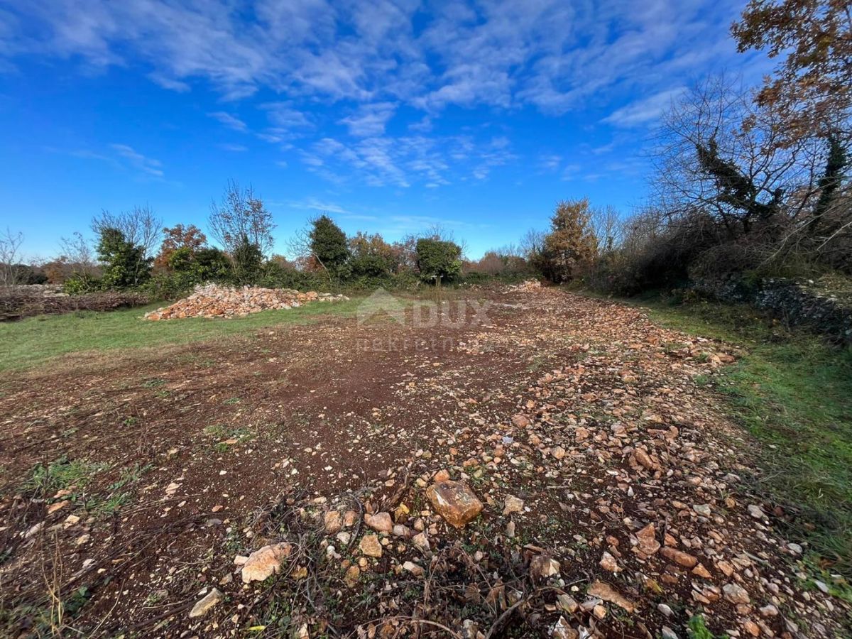 ISTRIA, SVETVINČENAT - Terreno edificabile in ottima posizione! OPPORTUNITÀ!