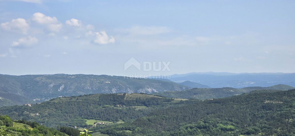 ISTRIA, MOTOVUN - Una terra magica con una vista panoramica mozzafiato! Osama!