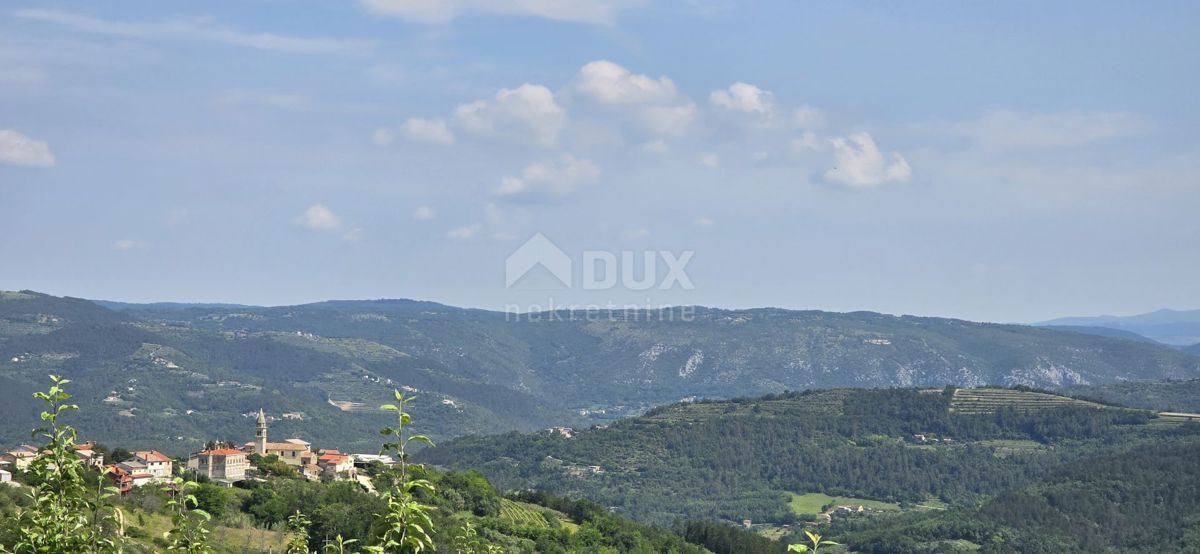 ISTRIA, MOTOVUN - Una terra magica con una vista panoramica mozzafiato! Osama!