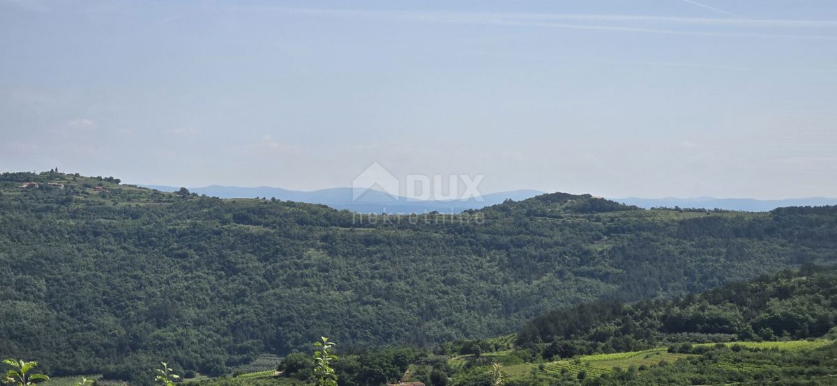 ISTRIA, MOTOVUN - Una terra magica con una vista panoramica mozzafiato! Osama!