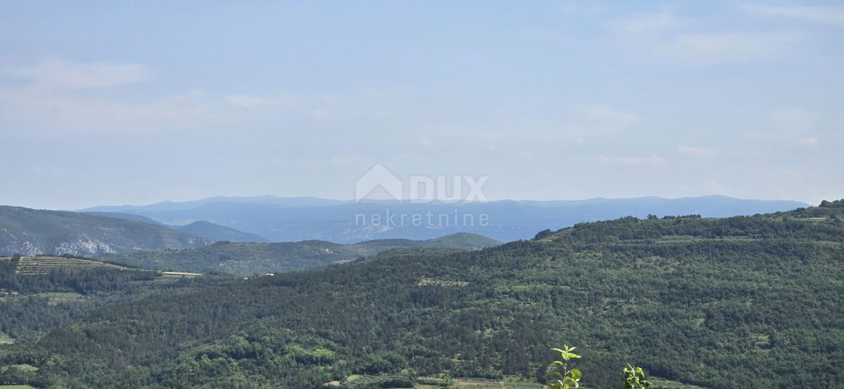 ISTRIA, MOTOVUN - Una terra magica con una vista panoramica mozzafiato! Osama!