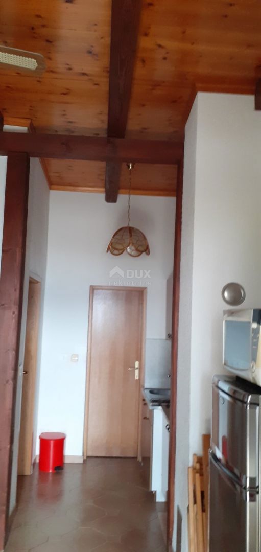 SMOKVICA - casa con 4 appartamenti, seconda fila al mare (50m), garage doppio 