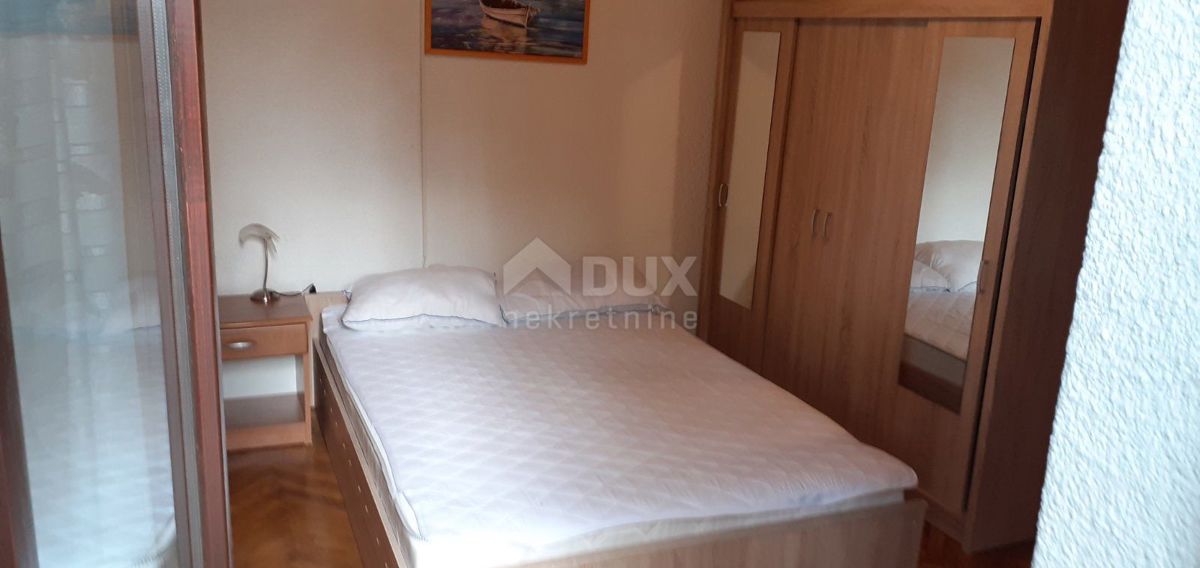 SMOKVICA - casa con 4 appartamenti, seconda fila al mare (50m), garage doppio 