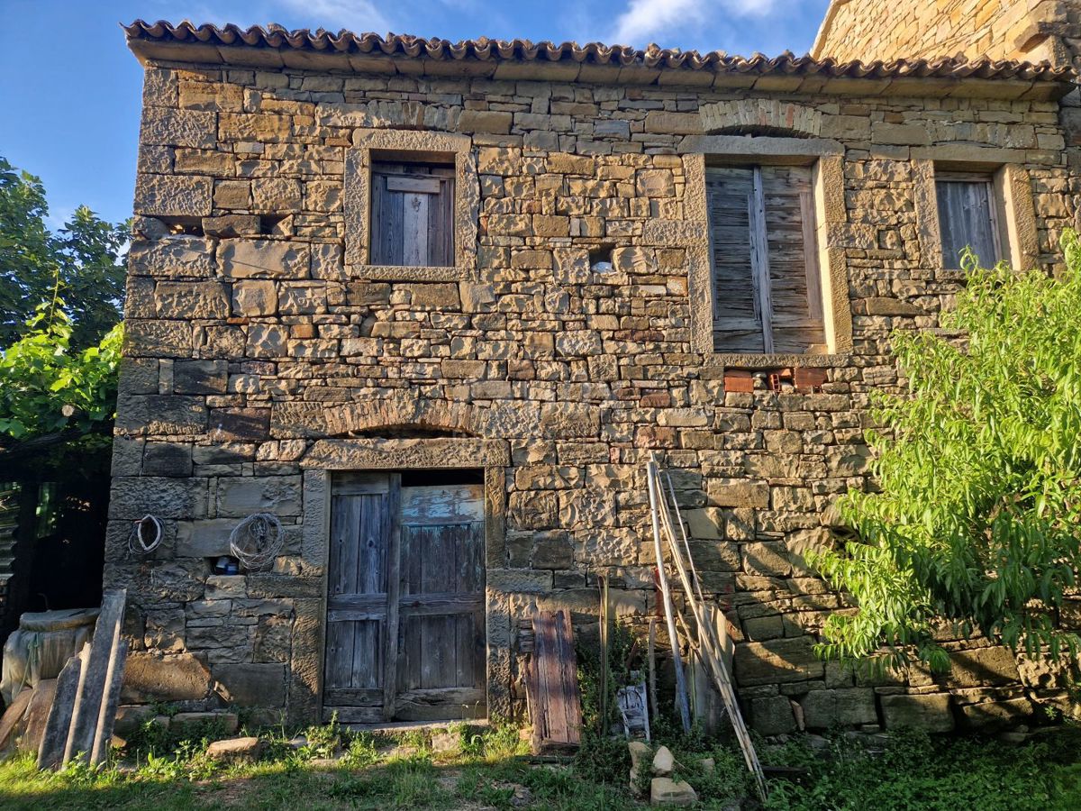 ISTRIA, LIVADE (dintorni) - Antichità in pietra con vista panoramica