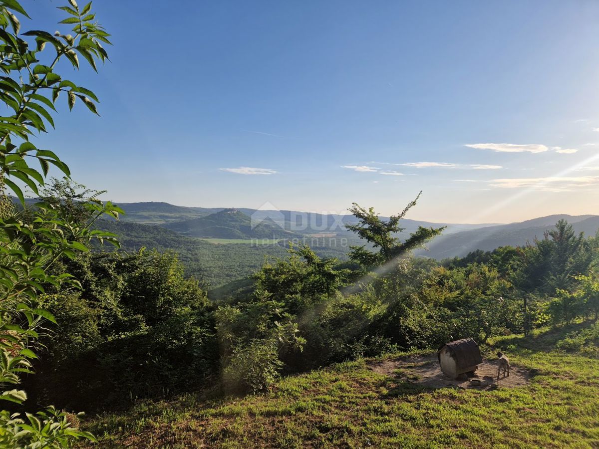 ISTRIA, LIVADE (dintorni) - Antichità in pietra con vista panoramica