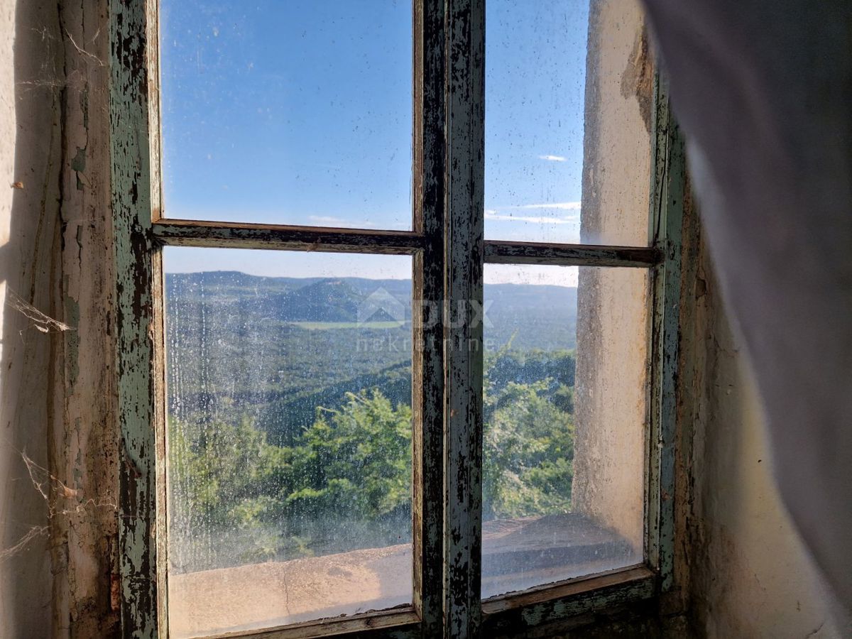 ISTRIA, LIVADE (dintorni) - Antichità in pietra con vista panoramica