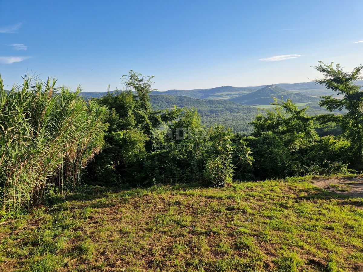 ISTRIA, LIVADE (dintorni) - Antichità in pietra con vista panoramica
