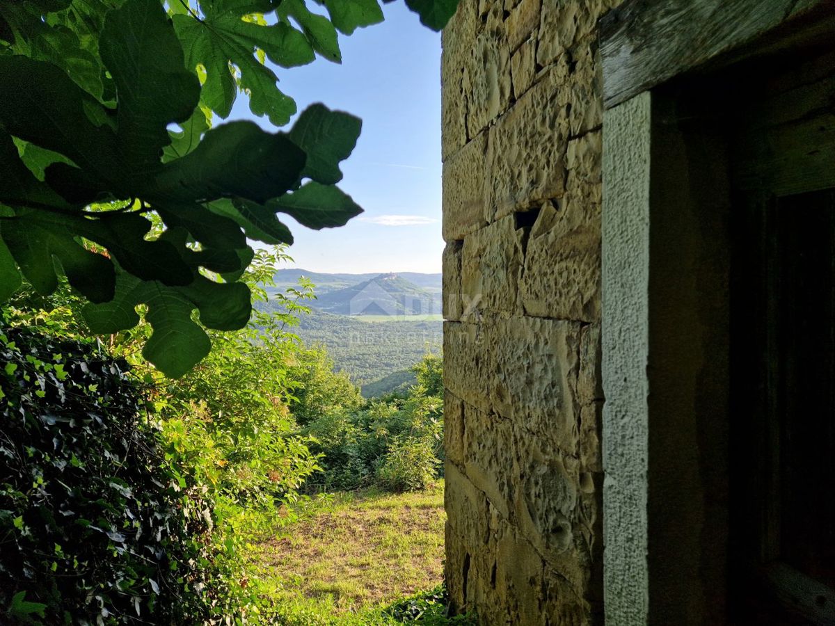 ISTRIA, LIVADE (dintorni) - Antichità in pietra con vista panoramica