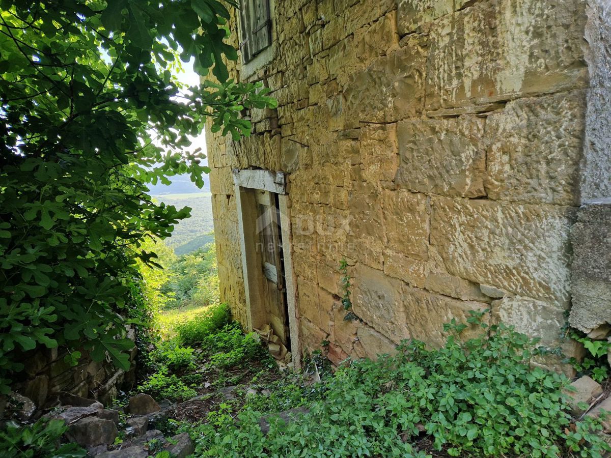 ISTRIA, LIVADE (dintorni) - Antichità in pietra con vista panoramica