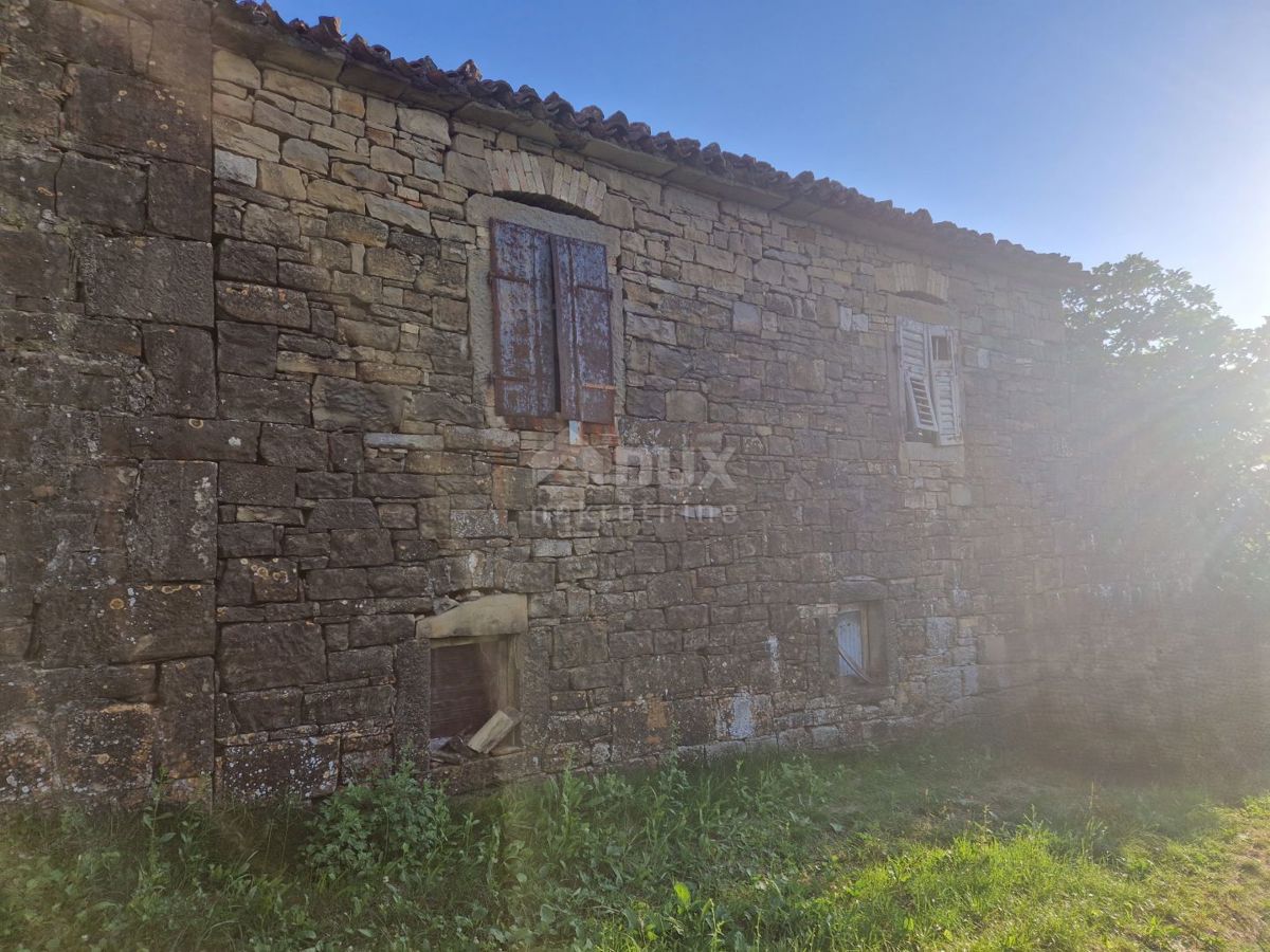 ISTRIA, LIVADE (dintorni) - Antichità in pietra con vista panoramica