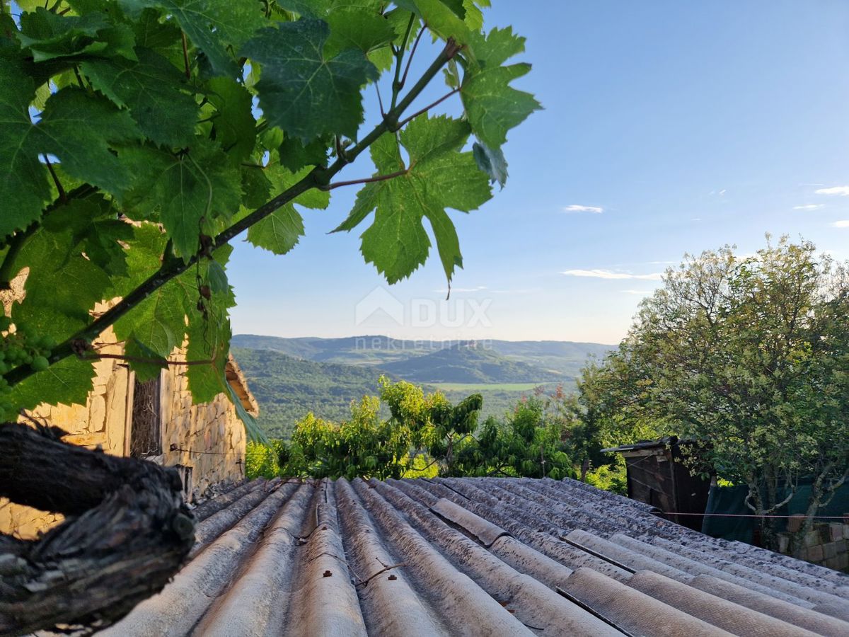ISTRIA, LIVADE (dintorni) - Antichità in pietra con vista panoramica