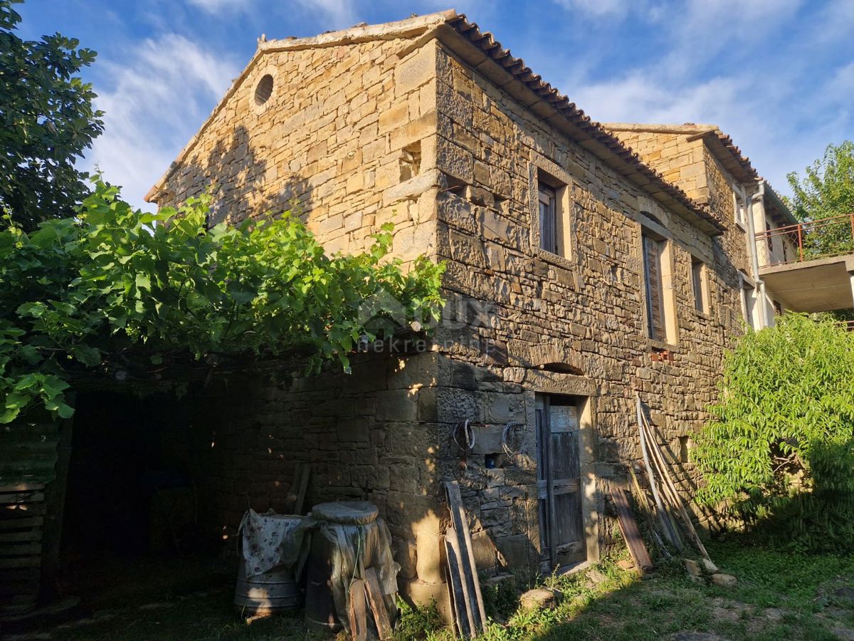 ISTRIA, LIVADE (dintorni) - Antichità in pietra con vista panoramica