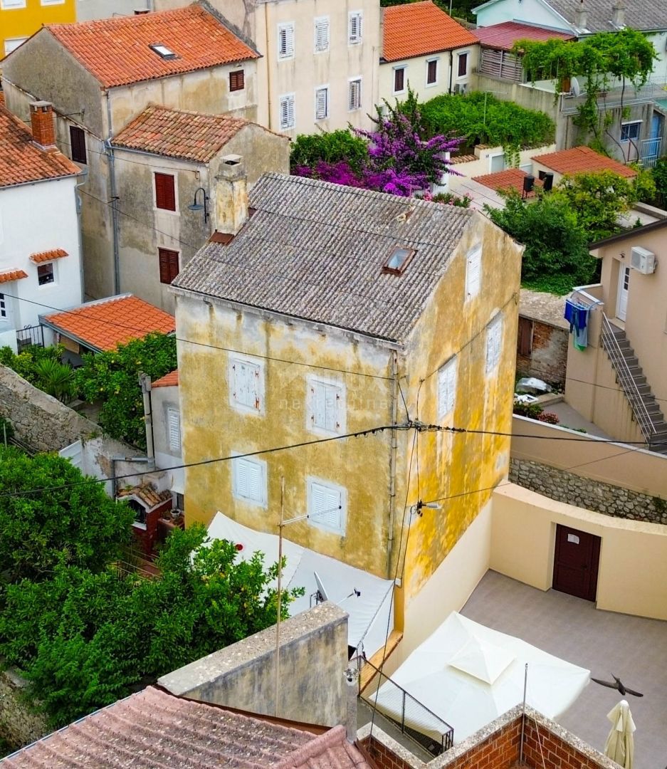 MALI LOŠINJ, CENTRO - Casa di adattamento a 90 metri dal mare!