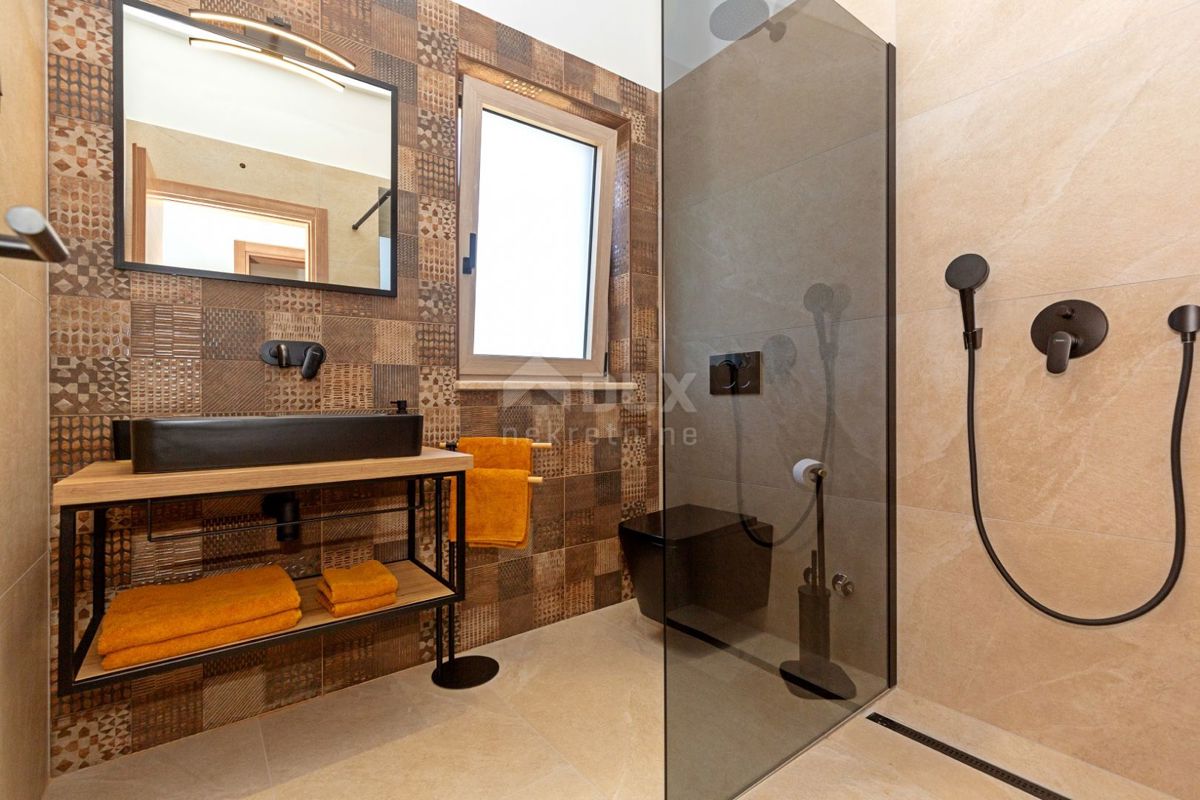 ISTRIA, LABIN - Casa immacolata con piscina