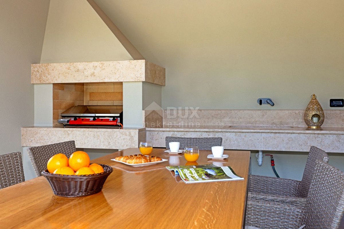 ISTRIA, LABIN - Casa immacolata con piscina