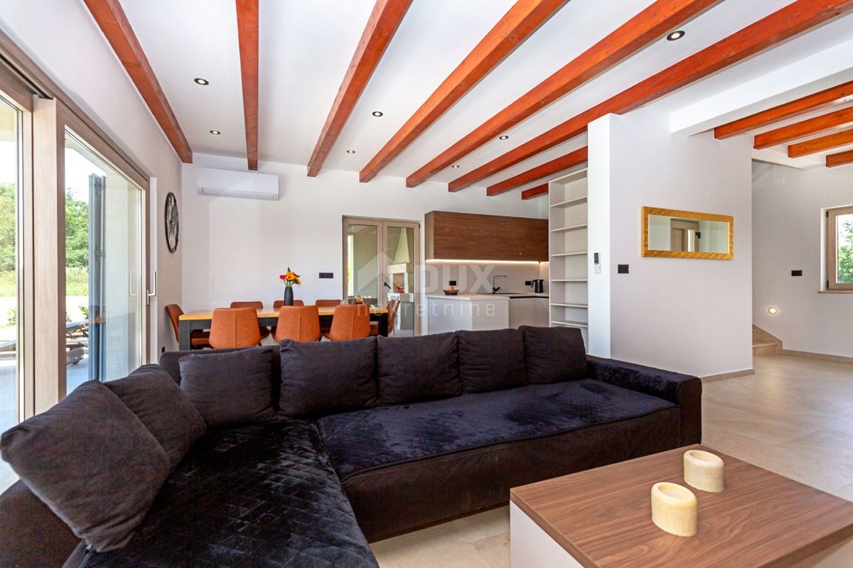 ISTRIA, LABIN - Casa immacolata con piscina