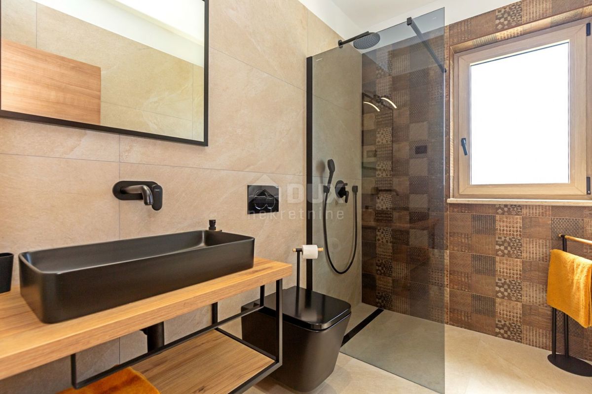 ISTRIA, LABIN - Casa immacolata con piscina