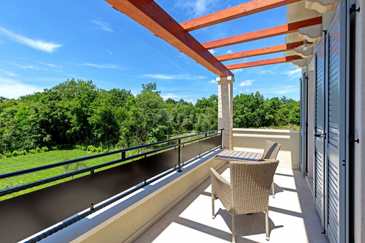 ISTRIA, LABIN - Casa immacolata con piscina