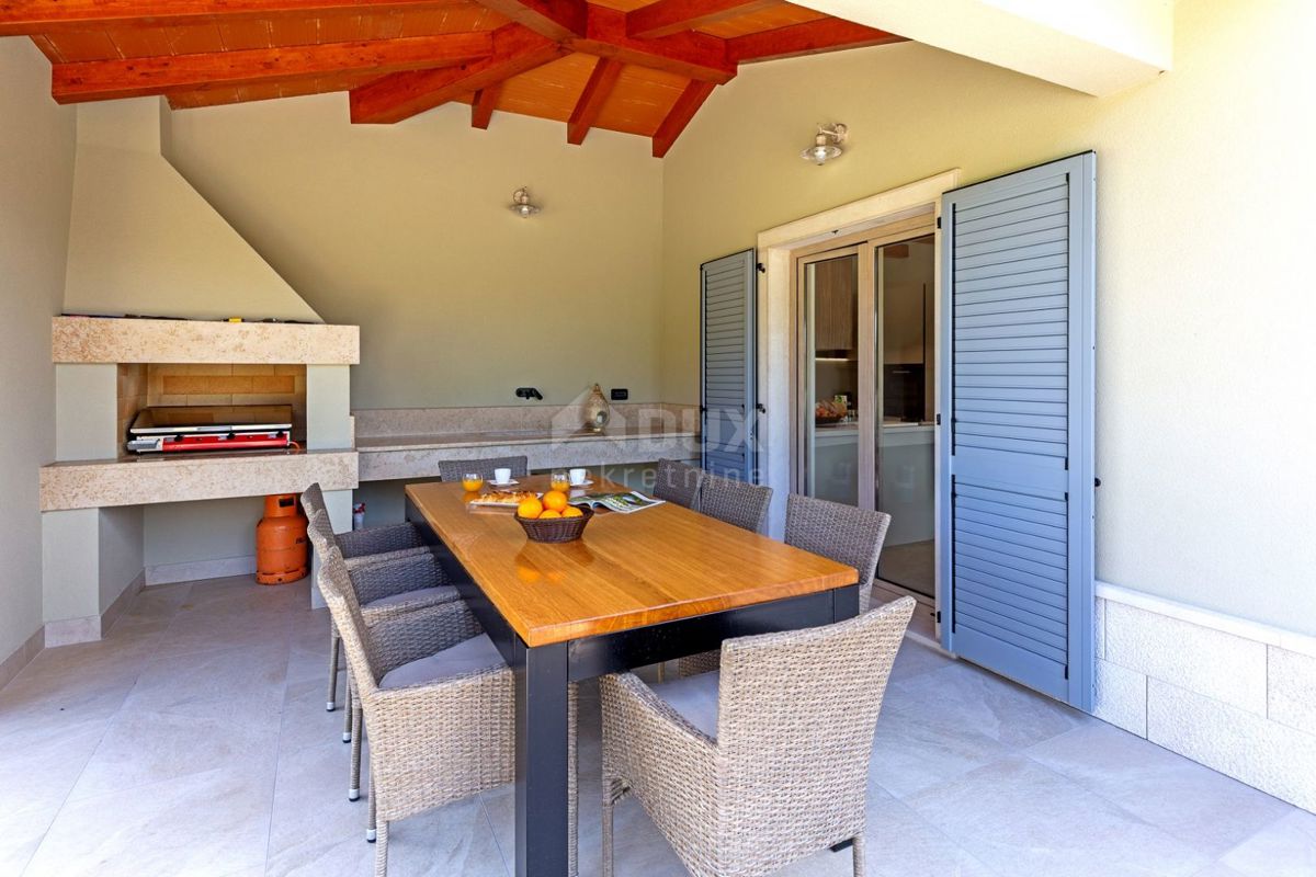 ISTRIA, LABIN - Casa immacolata con piscina