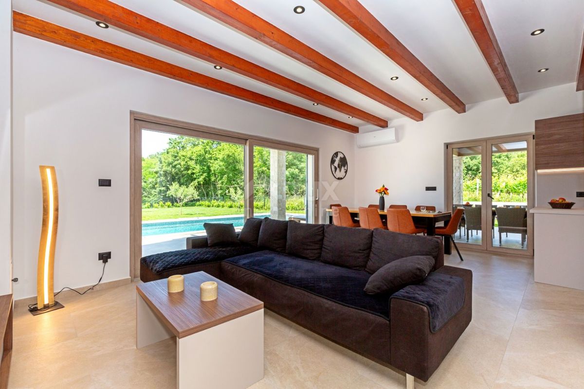 ISTRIA, LABIN - Casa immacolata con piscina