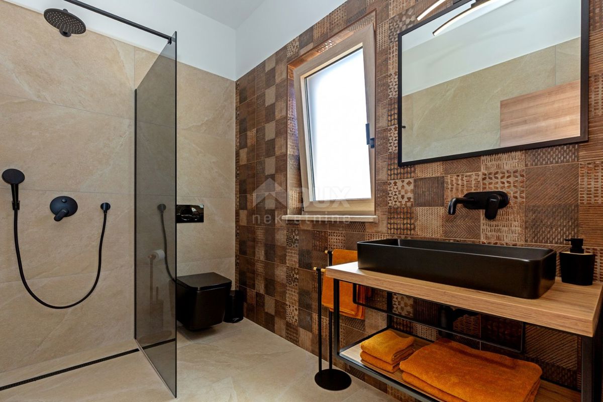 ISTRIA, LABIN - Casa immacolata con piscina