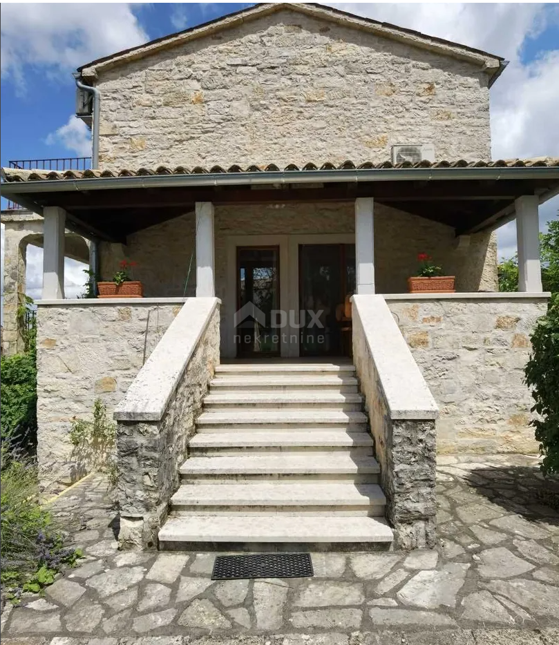 ISTRIA, VIŠNJAN - Casa autoctona istriana con piscina e vista mare