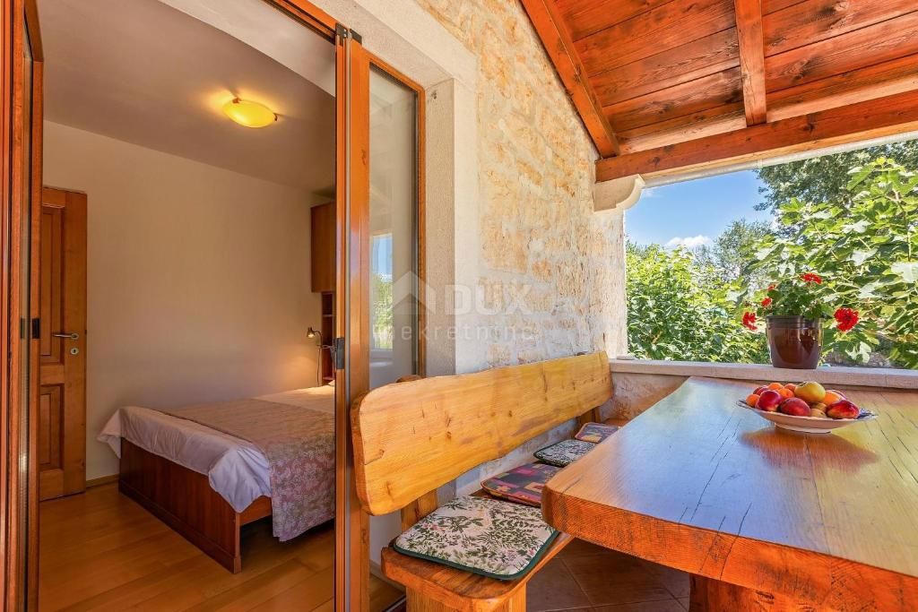 ISTRIA, VIŠNJAN - Casa autoctona istriana con piscina e vista mare