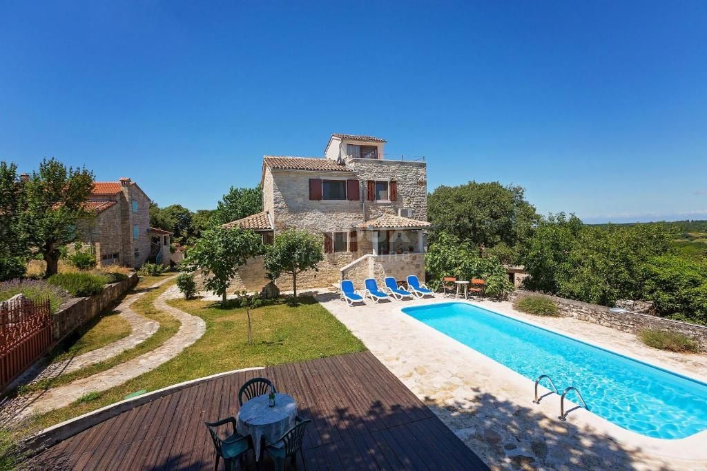 ISTRIA, VIŠNJAN - Casa autoctona istriana con piscina e vista mare