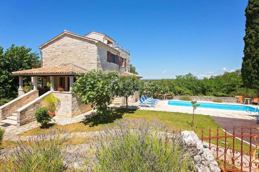 ISTRIA, VIŠNJAN - Casa autoctona istriana con piscina e vista mare