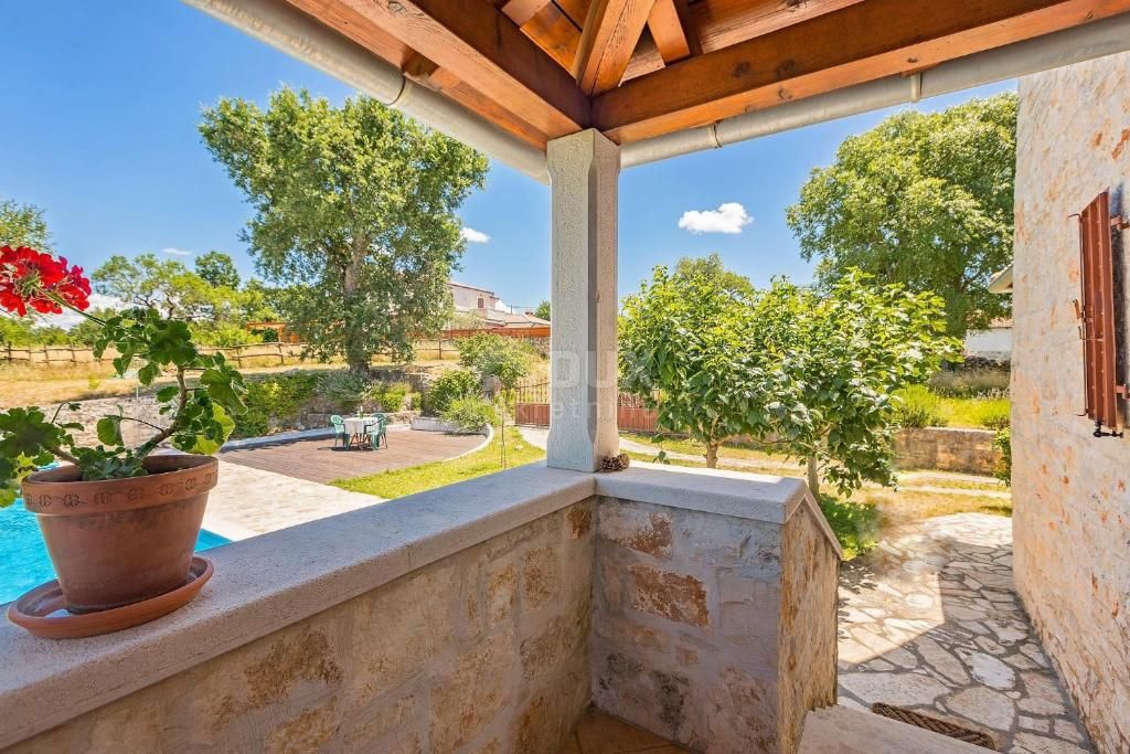 ISTRIA, VIŠNJAN - Casa autoctona istriana con piscina e vista mare