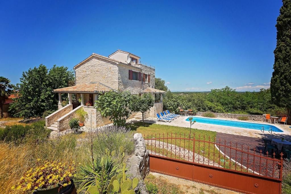 ISTRIA, VIŠNJAN - Casa autoctona istriana con piscina e vista mare