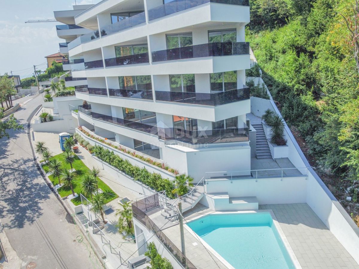 OPATIJA, CENTRO - fantastico appartamento in una nuova costruzione con vista mare, piscina in comune, garage