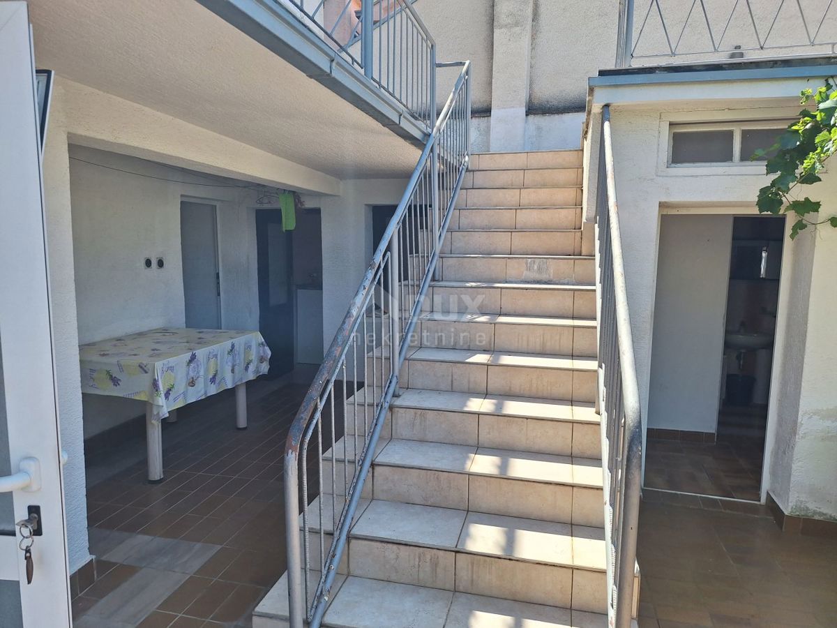 KLENOVICA - Porzione di casa a due piani di 142 m2, a 120 m dal mare