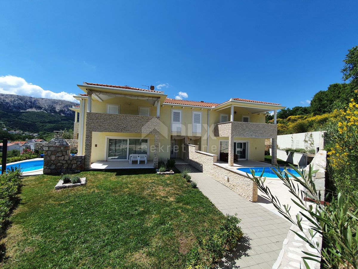 ISOLA DI KRK, BAŠKA - Bella casa bifamiliare con parziale vista mare in una posizione fantastica