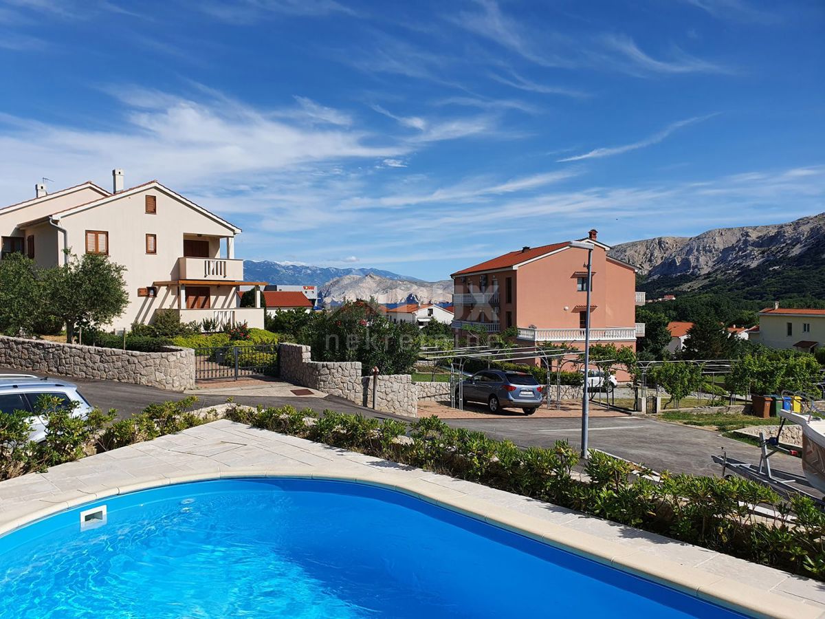 ISOLA DI KRK, BAŠKA - Bella casa bifamiliare con parziale vista mare in una posizione fantastica
