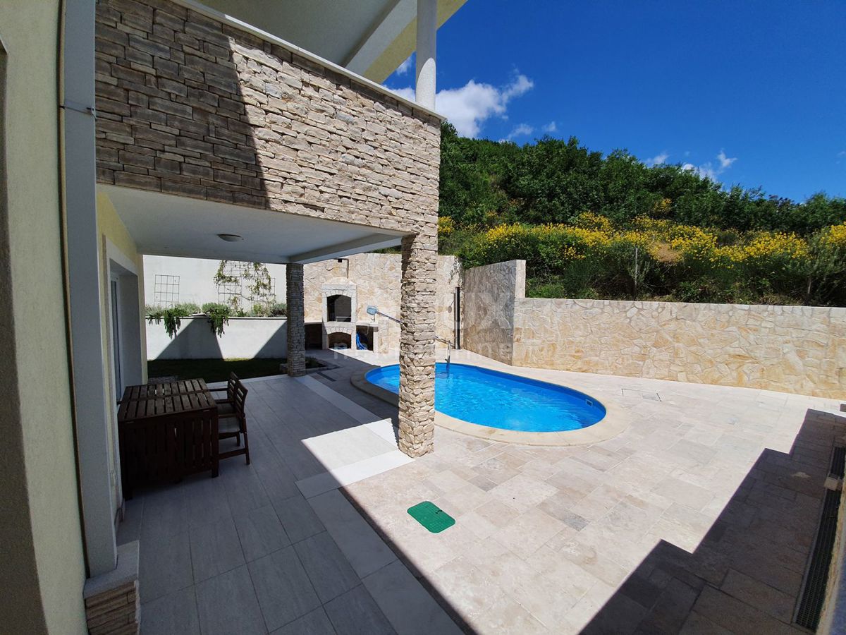 ISOLA DI KRK, BAŠKA - Bella casa bifamiliare con parziale vista mare in una posizione fantastica