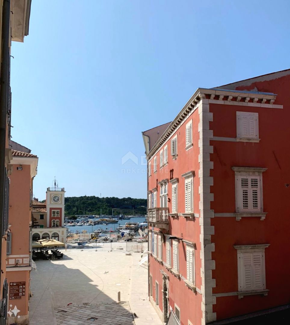 ISTRIA, ROVIGNO - Palazzina in centro vicino al lungomare