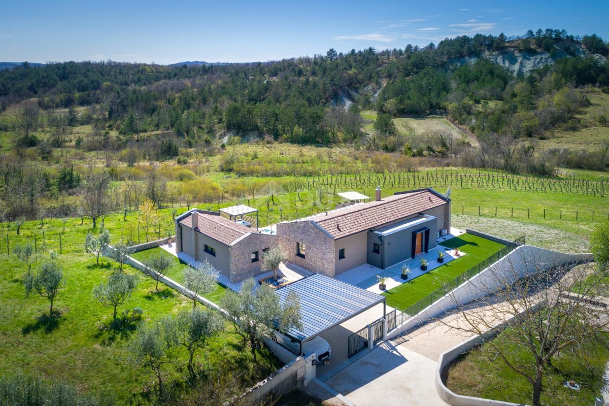 ISTRIA, HUM - Villa moderna con splendida vista situata in una posizione unica