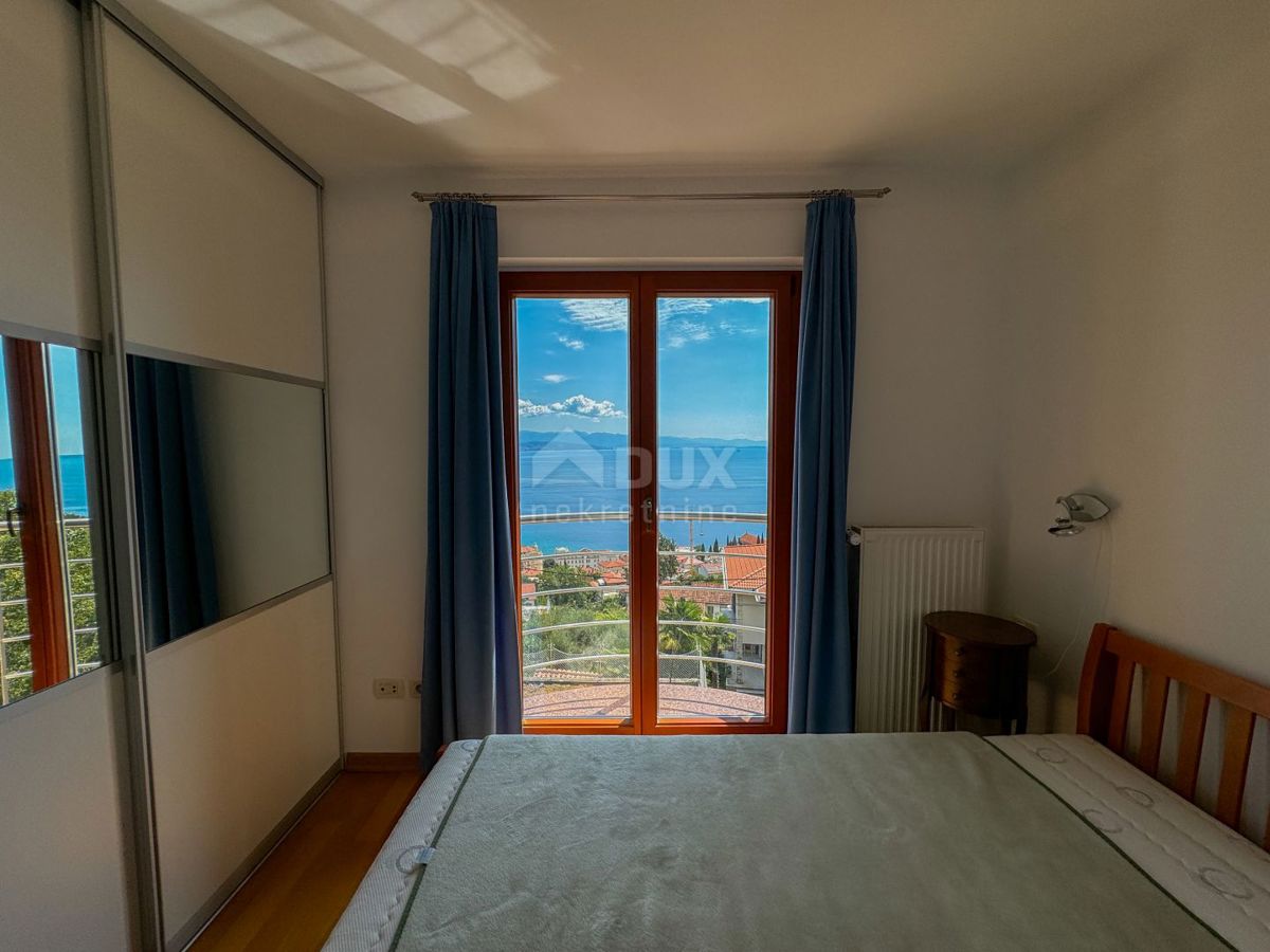 OPATIJA, CENTRO - appartamento più grande in un bel palazzo con vista su tutto il Golfo del Quarnero 