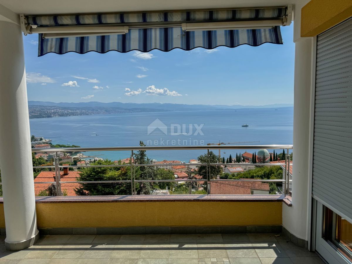 OPATIJA, CENTRO - appartamento più grande in un bel palazzo con vista su tutto il Golfo del Quarnero 