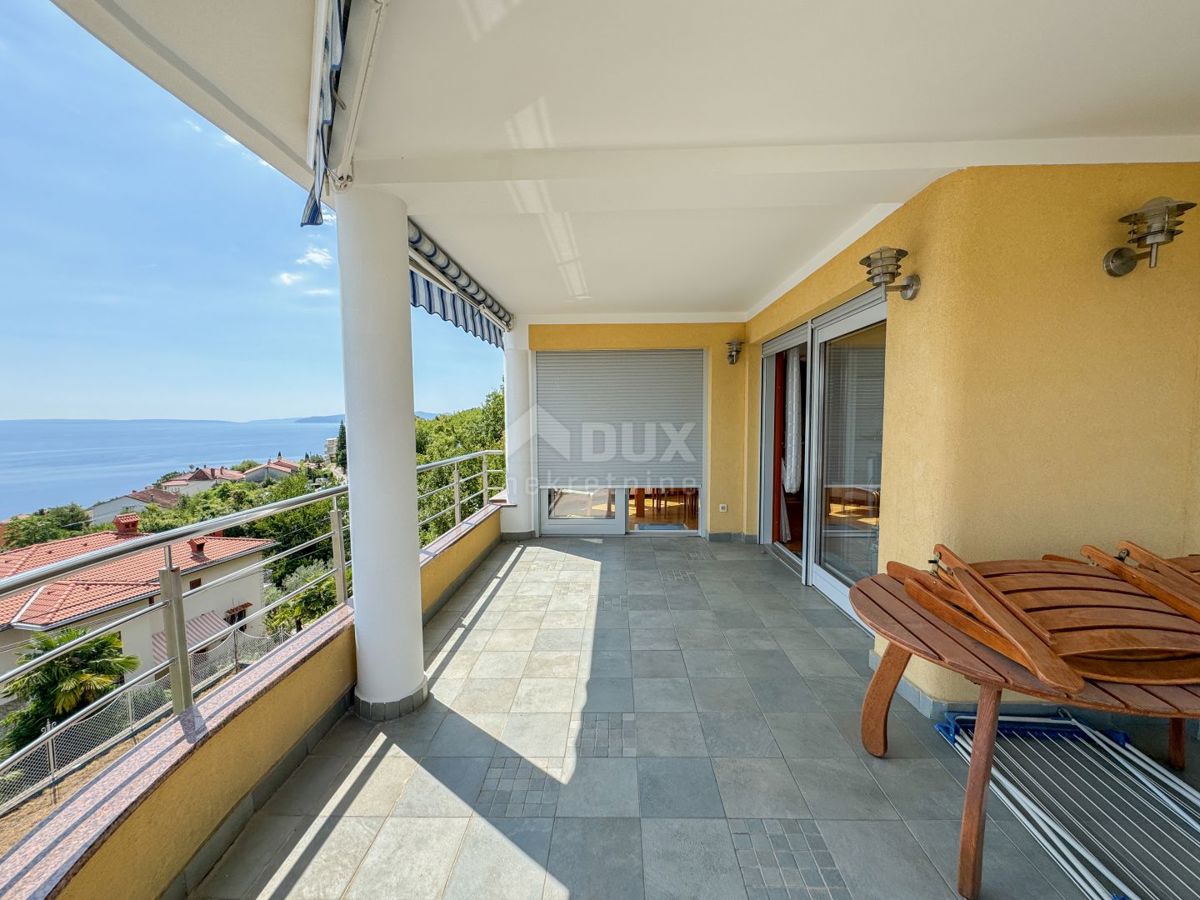 OPATIJA, CENTRO - appartamento più grande in un bel palazzo con vista su tutto il Golfo del Quarnero 