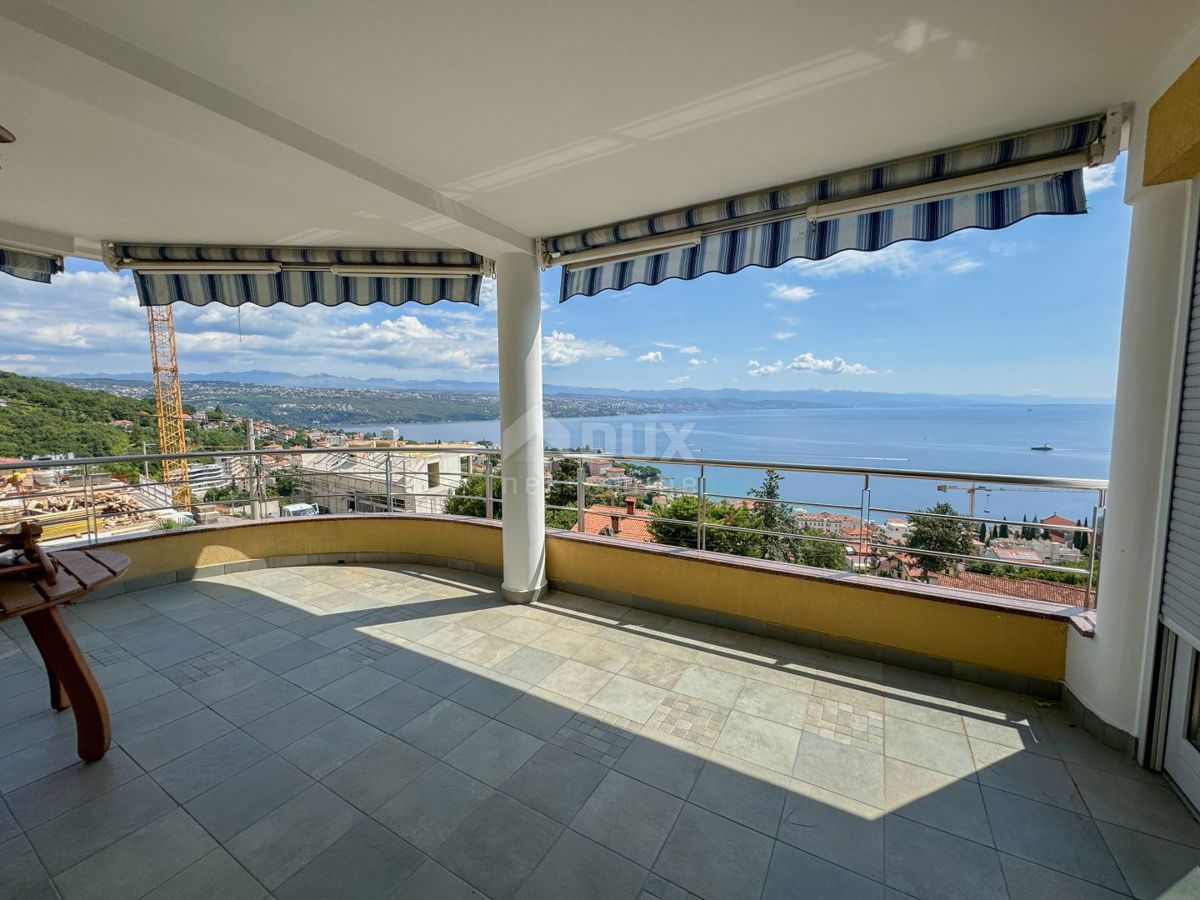 OPATIJA, CENTRO - appartamento più grande in un bel palazzo con vista su tutto il Golfo del Quarnero 