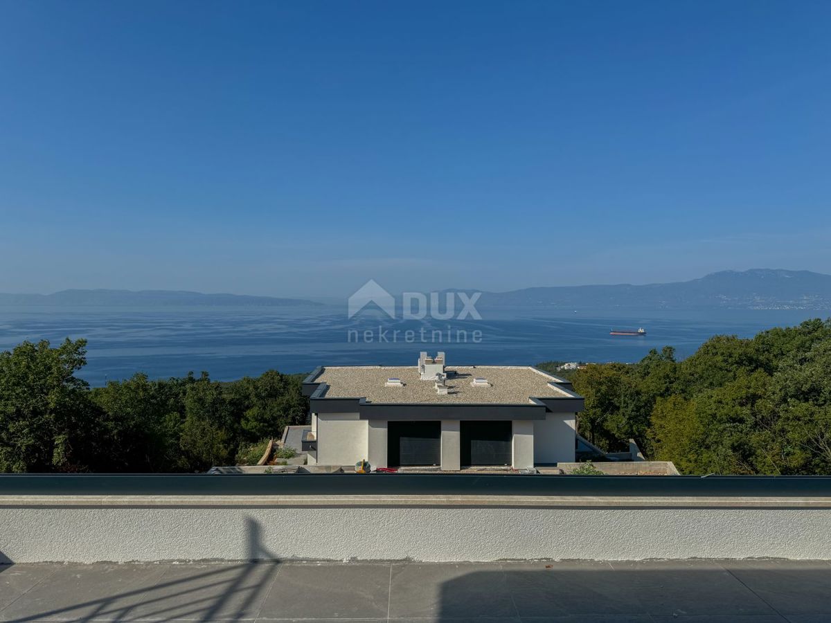 RIJEKA, KOSTRENA - due ville con due piscine, garage, splendida costruzione nuova con vista mare, raro investimento