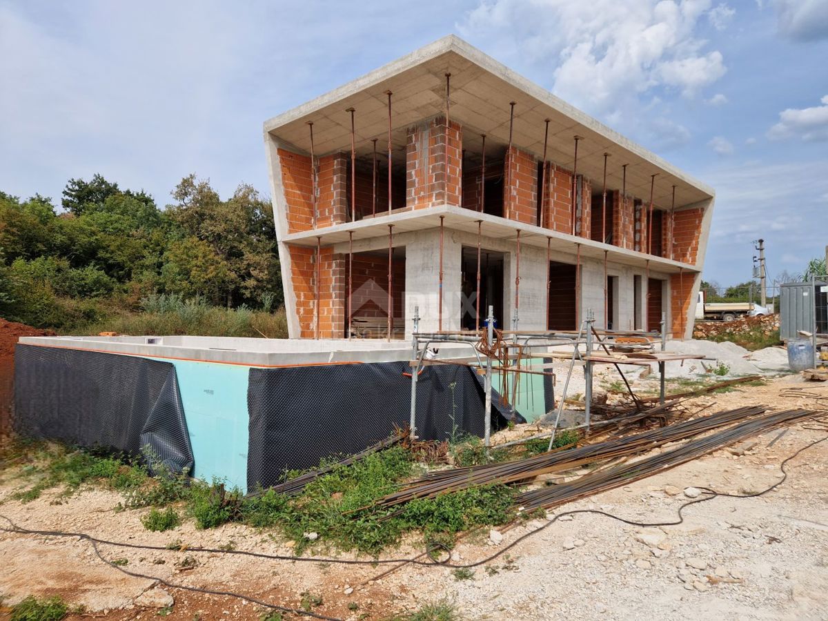 ISTRIA, PARENZO - Nuova costruzione dal design moderno con piscina