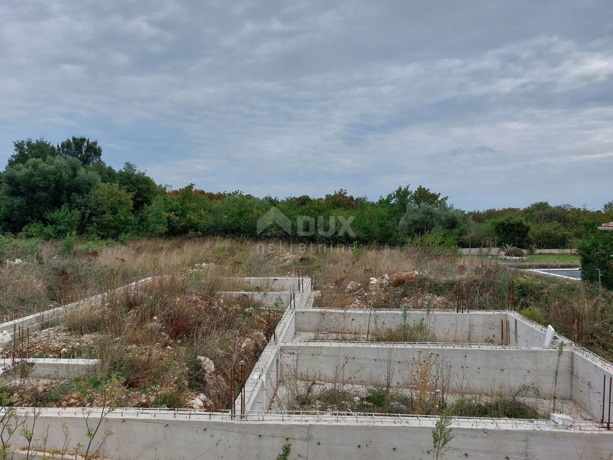 ISTRIA, RABAC, DINTORNI - Terreno con concessione edilizia e costruzione avviata