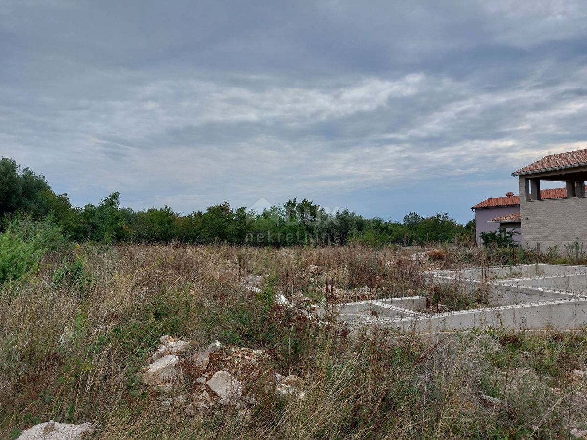 ISTRIA, RABAC, DINTORNI - Terreno con concessione edilizia e costruzione avviata