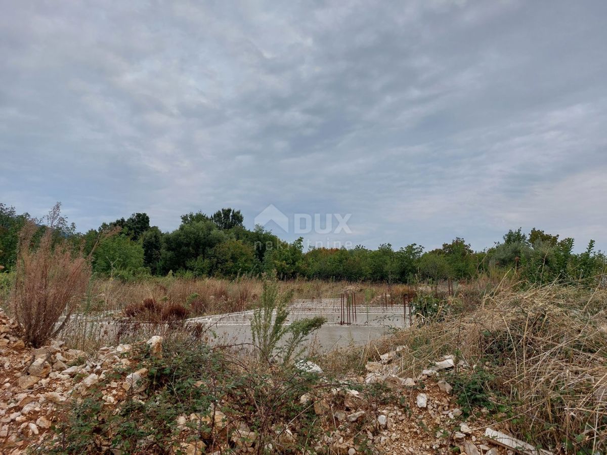 ISTRIA, RABAC, DINTORNI - Terreno con concessione edilizia e costruzione avviata